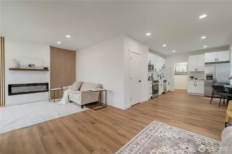 Living - 1315 E Marine View Dr, Everett, WA 98201 photo 2 of 4