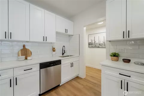 Kitchen - 1315 E Marine View Dr, Everett, WA 98201 photo 8 of 8