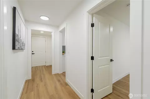 Entry Way - 1315 E Marine View Dr, Everett, WA 98201 photo 4 of 6
