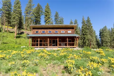 23 Whitebark Ln, Winthrop, WA 98862