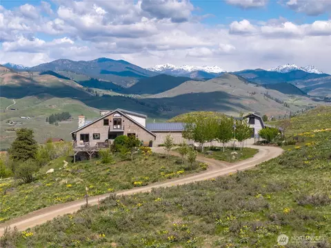 8 Deer Trails Way, Winthrop, WA 98862