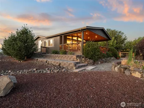 207 Green Laurel Pl SW, Mattawa, WA 99349