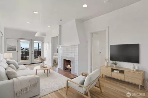 Living - 913 24th Ave E, Seattle, WA 98112 photo 5 of 7