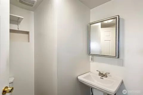 Bath - 913 24th Ave E, Seattle, WA 98112 photo 4 of 4