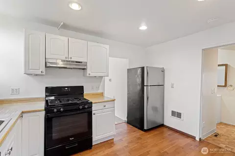 Kitchen - 913 24th Ave E, Seattle, WA 98112 photo 4 of 4