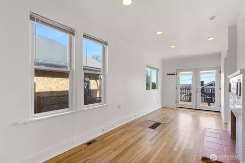 Living - 913 24th Ave E, Seattle, WA 98112 photo 4 of 7