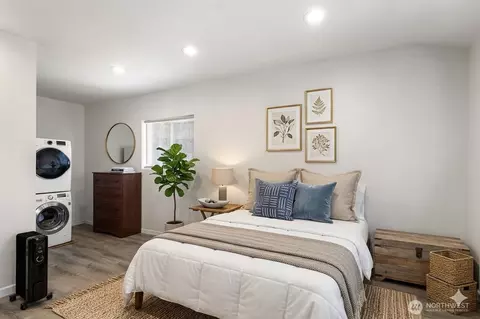 Bedroom - 913 24th Ave E, Seattle, WA 98112 photo 1 of 4