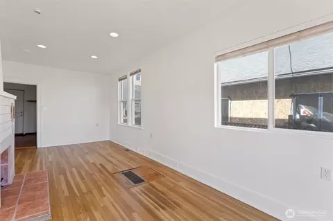 Living - 913 24th Ave E, Seattle, WA 98112 photo 7 of 7