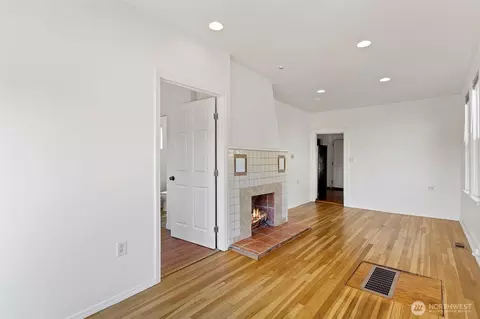 Living - 913 24th Ave E, Seattle, WA 98112 photo 6 of 7