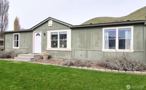 1698 Sunset Dr, Wenatchee, WA 98801
