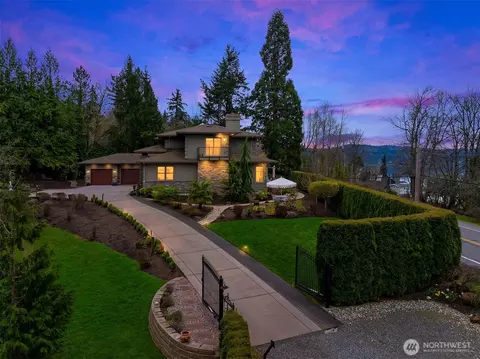 1018 E Lake Sammamish Pkwy SE, Sammamish, WA 98075