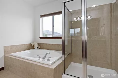 Bath - 1515 Daffodil Ave NE, Orting, WA 98360 photo 3 of 5