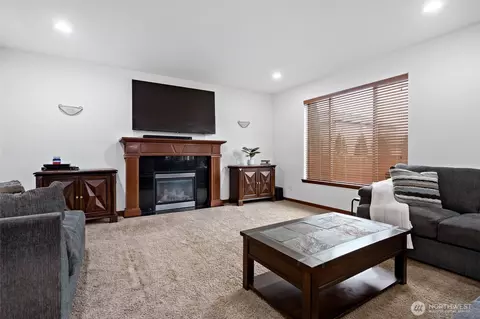 Living - 1515 Daffodil Ave NE, Orting, WA 98360 photo 1 of 2