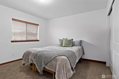 Bedroom - 1515 Daffodil Ave NE, Orting, WA 98360 photo 2 of 4