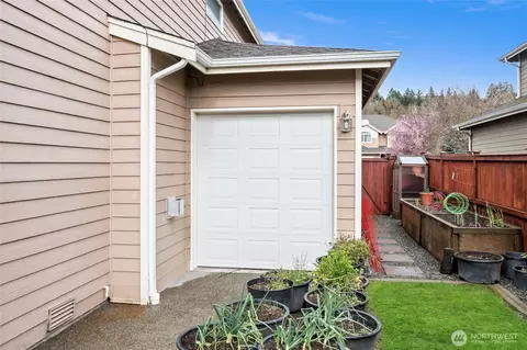 Exterior - 1515 Daffodil Ave NE, Orting, WA 98360 photo 5 of 8