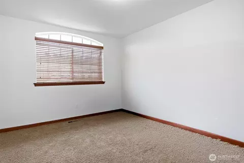 Bedroom - 1515 Daffodil Ave NE, Orting, WA 98360 photo 3 of 4