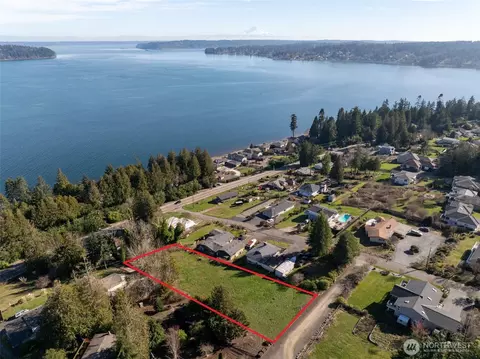 8185 E Seaview Dr, Port Orchard, WA 98366