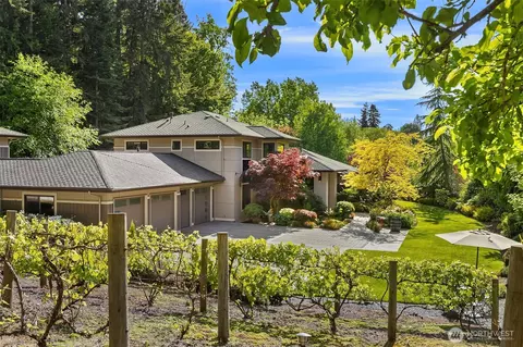 11303 S Dogwood Ln, Woodway, WA 98020