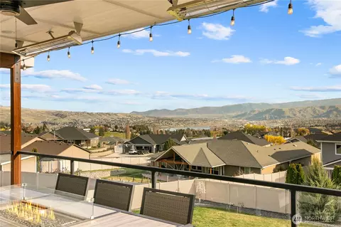 885 Autumn Crest Dr, Wenatchee, WA 98801