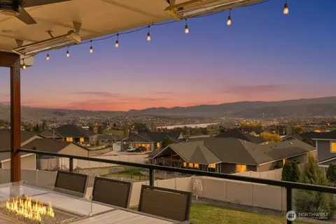 885 Autumn Crest Dr, Wenatchee, WA 98801