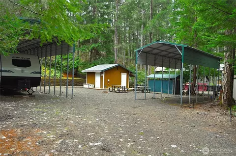 210 N Dow Creek Dr, Hoodsport, WA 98548