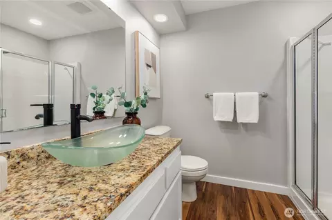 Bath - 814 213th St SE, Bothell, WA 98021 photo 3 of 3