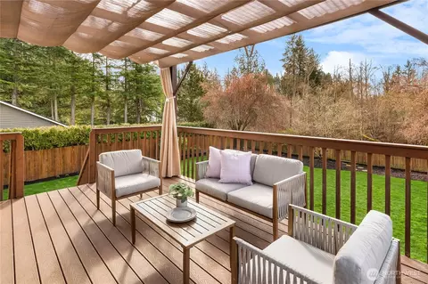 Exterior - 814 213th St SE, Bothell, WA 98021 photo 2 of 6