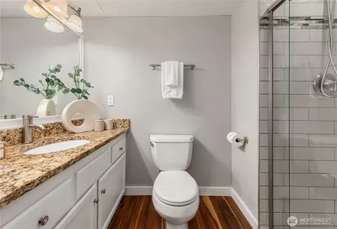 Bath - 814 213th St SE, Bothell, WA 98021 photo 2 of 3