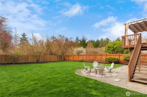 Exterior - 814 213th St SE, Bothell, WA 98021 photo 5 of 6
