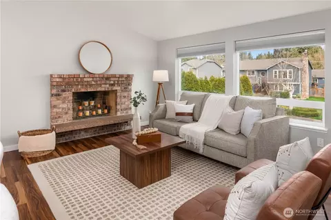 Living - 814 213th St SE, Bothell, WA 98021 photo 1 of 2