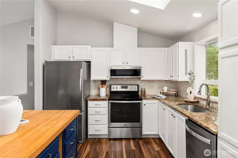 Kitchen - 814 213th St SE, Bothell, WA 98021 photo 2 of 3