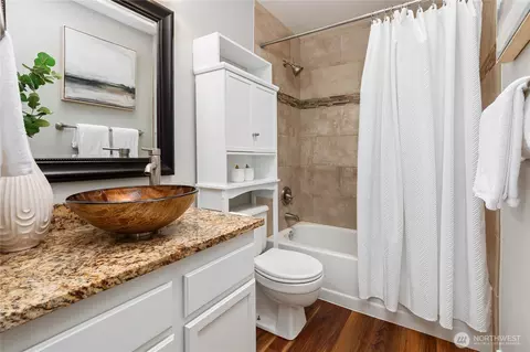 Bath - 814 213th St SE, Bothell, WA 98021 photo 1 of 3