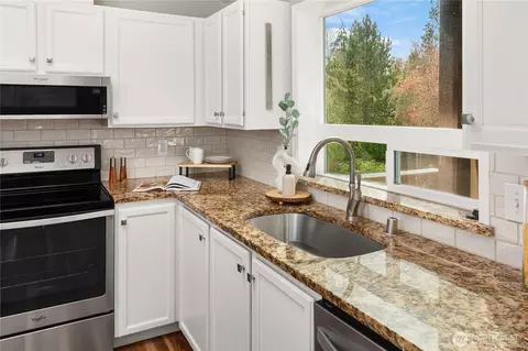 Kitchen - 814 213th St SE, Bothell, WA 98021 photo 3 of 3