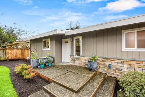 231 105th Ave SE, Bellevue, WA 98004