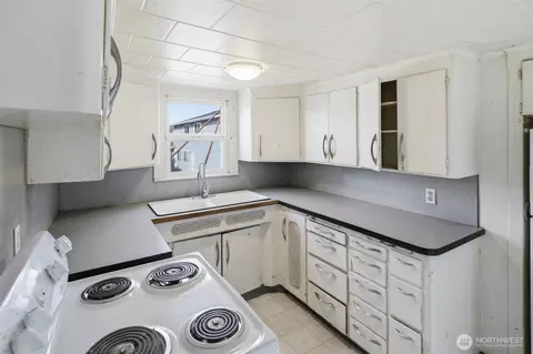 Kitchen - 1817 34th St, Everett, WA 98201 photo 2 of 2