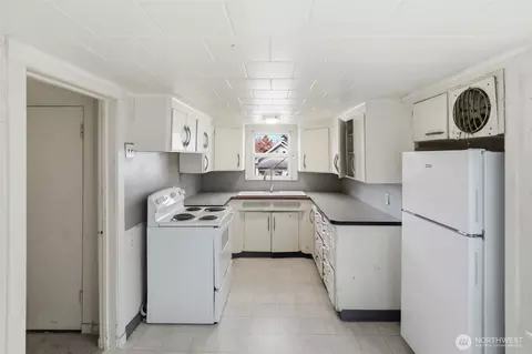 Kitchen - 1817 34th St, Everett, WA 98201 photo 1 of 2