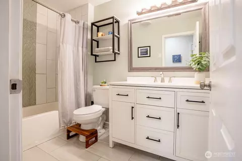 Bath - 3025 Florida St, Longview, WA 98632 photo 1 of 2