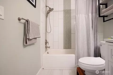 Bath - 3025 Florida St, Longview, WA 98632 photo 2 of 2