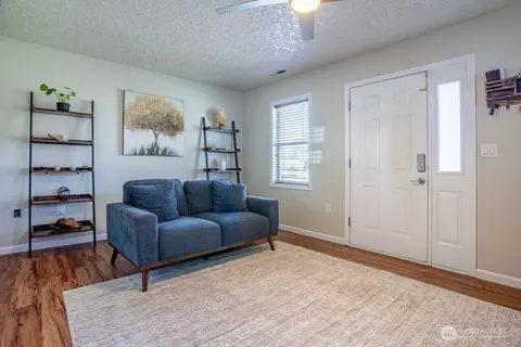 Entry Way - 3025 Florida St, Longview, WA 98632 photo 1 of 1