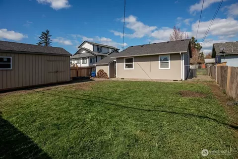 Exterior - 3025 Florida St, Longview, WA 98632 photo 4 of 5