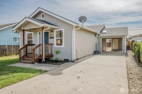 Exterior - 3025 Florida St, Longview, WA 98632 photo 2 of 5