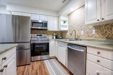 Kitchen - 3025 Florida St, Longview, WA 98632 photo 1 of 2