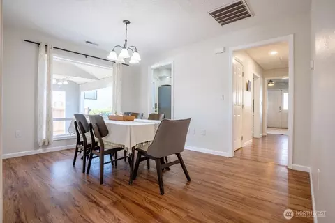 Dining - 3025 Florida St, Longview, WA 98632 photo 2 of 2