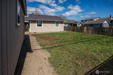 Exterior - 3025 Florida St, Longview, WA 98632 photo 3 of 5