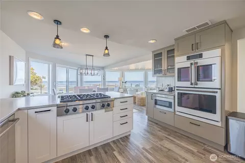 Kitchen - 391 3 Crabs Rd, Sequim, WA 98382 photo 5 of 5