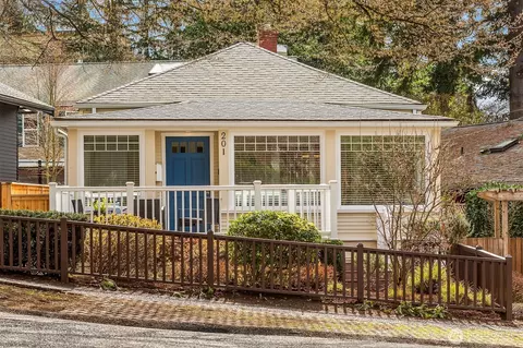 201 N 57th St, Seattle, WA 98103