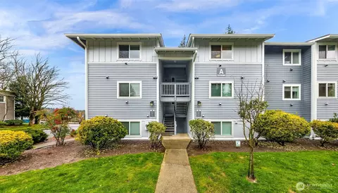 14002 NE 181st Pl #A302, Woodinville, WA 98072