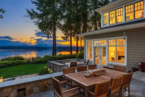 13401 Manzanita Rd NE, Bainbridge Island, WA 98110