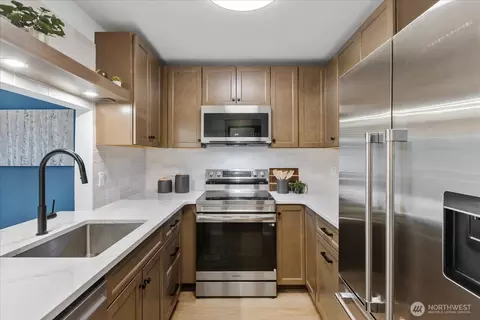 21615 80th Ave W #215, Edmonds, WA 98026