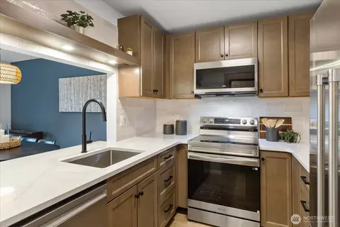 21615 80th Ave W #215, Edmonds, WA 98026